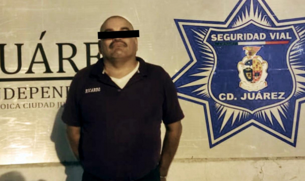 Hombre conducía peligrosamente y le detectan placas sobrepuestas