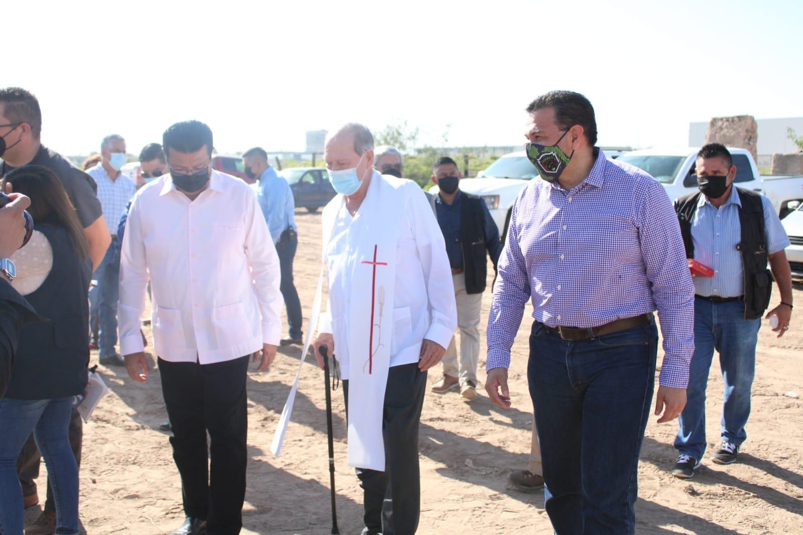 Asiste Cruz Pérez Cuéllar a colocación de primera piedra de hospital de cancerología infantil
