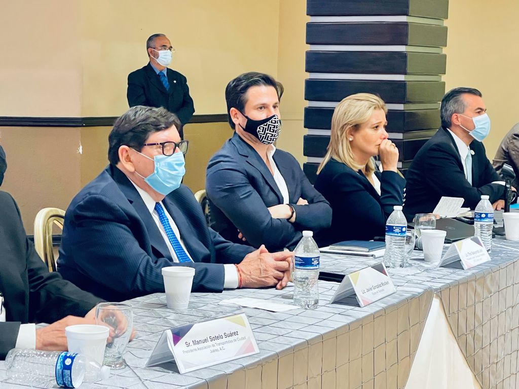 Presentan empresarios juarenses a Maru Campo  Agenda Única para el Desarrollo