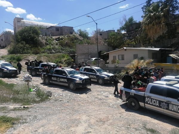 Rescataron  policías a 112 migrantes en la colonia Insurgentes