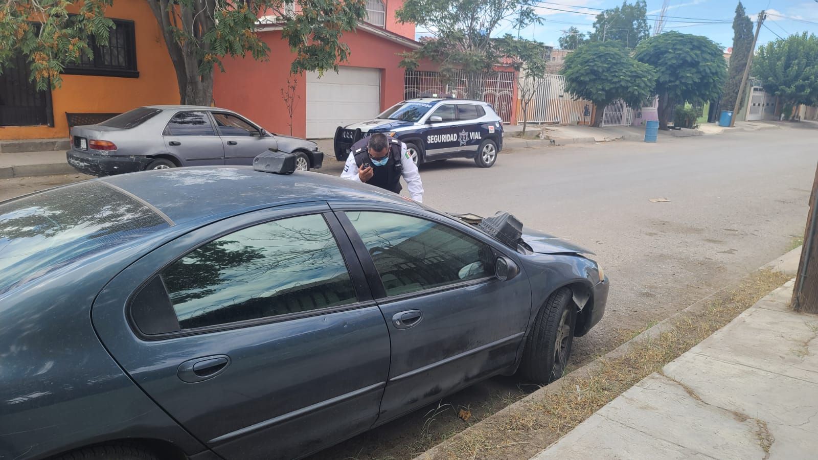 Detienen a sujeto que conducía vehículo con reporte de robo