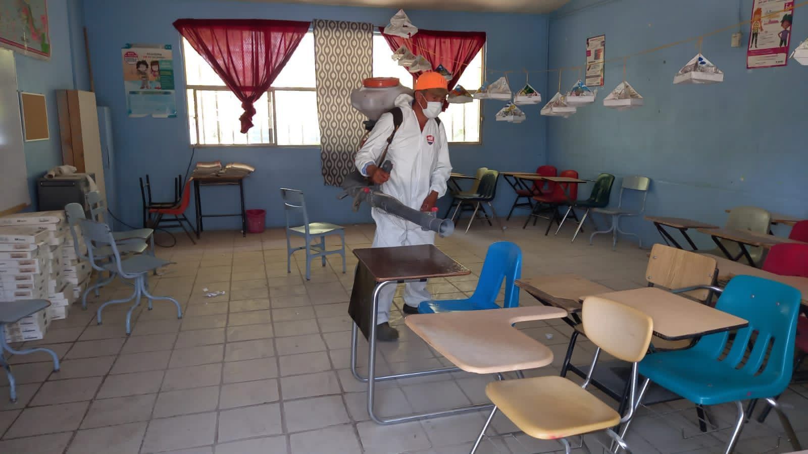 Limpia y desinfecta  Servicios Públicos  planteles educativos