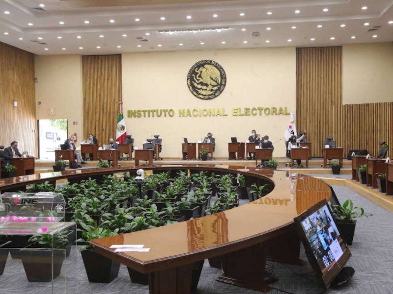 Decisión del INE de posponer la consulta para la revocación de mandato generó opiniones encontradas en la clase política del país