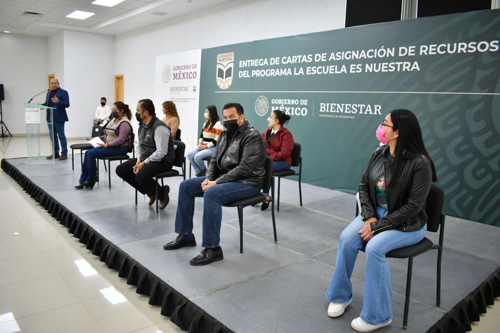 Entregan más de 19 millones de pesos para apoyar a escuelas de bajos recursos