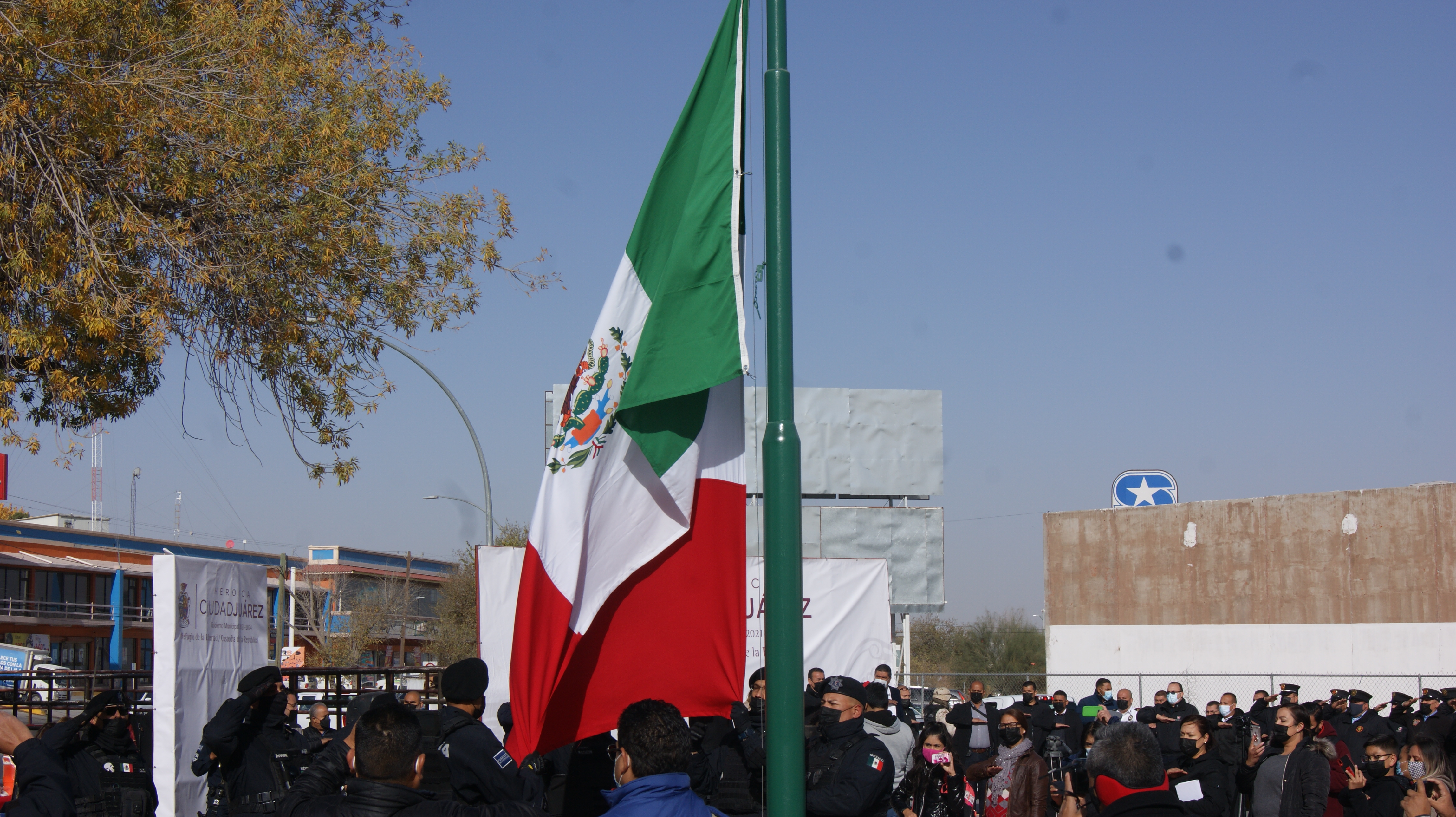 Realizan izamiento de Bandera en Zaragoza