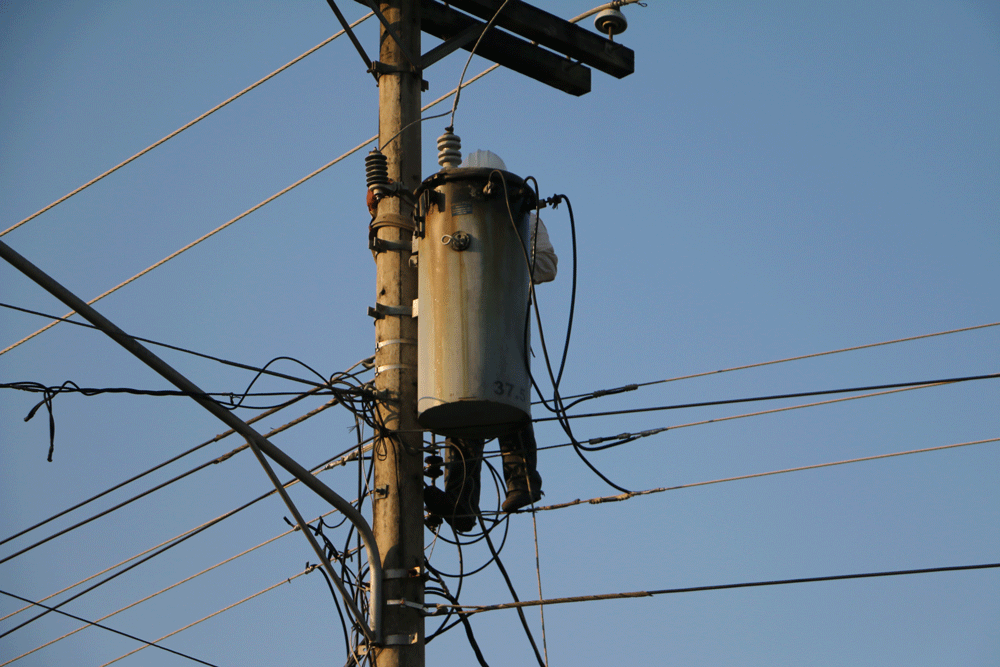 Instalación de 700 transformadores y la construcción de cuatro subestaciones promete la CFE