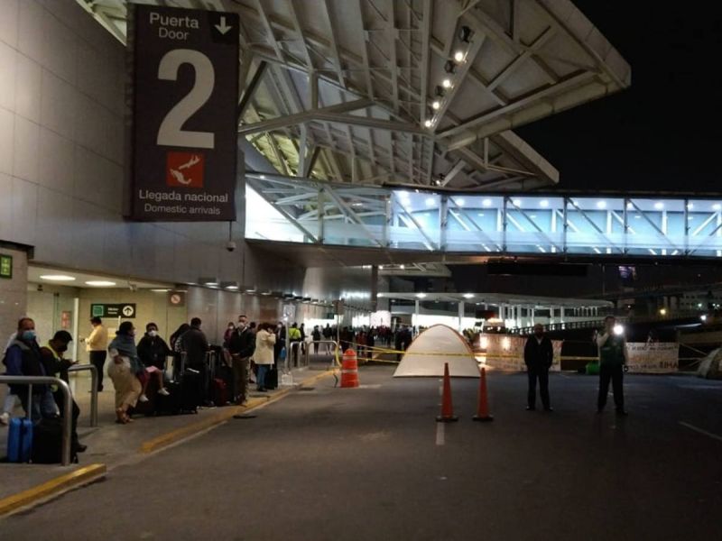 Continuará  bloqueo en AICM; sin acuerdos manifestantes y autoridades