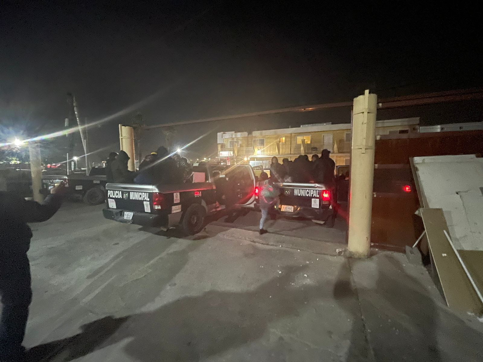 27 migrantes fueron rescatados  de un hotel donde los tenian hacinados  