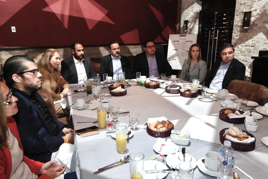 Se reúnen funcionarios municipales con titulares de la Prodecon y líderes empresariales