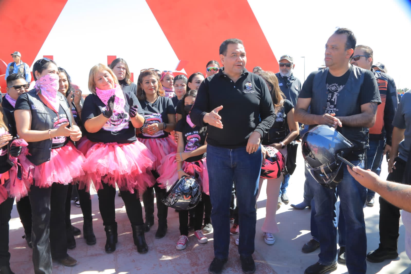 Presidente Cruz Pérez Cuellar da banderazo a rodada rosa