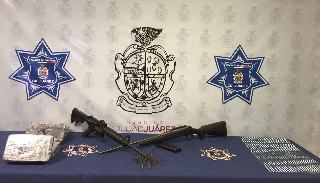 Detienen a pareja sentimental en posesión de dos armas largas, más de cinco kilos de cristal y mil pastillas de fentanilo