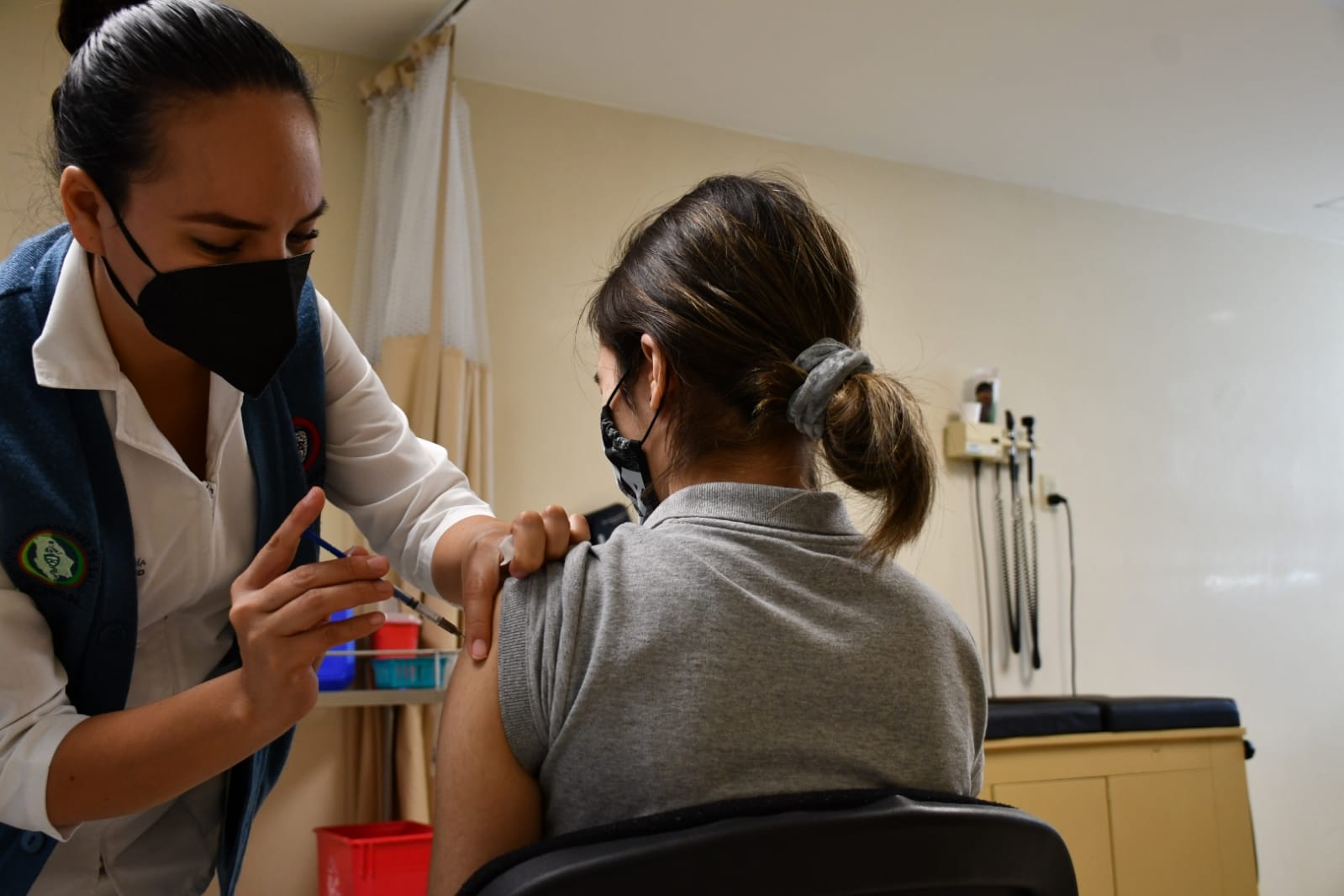 Aplica Secretaría de Salud vacuna COVID-19 a adolescentes con comorbilidades en seis sedes en el estado
