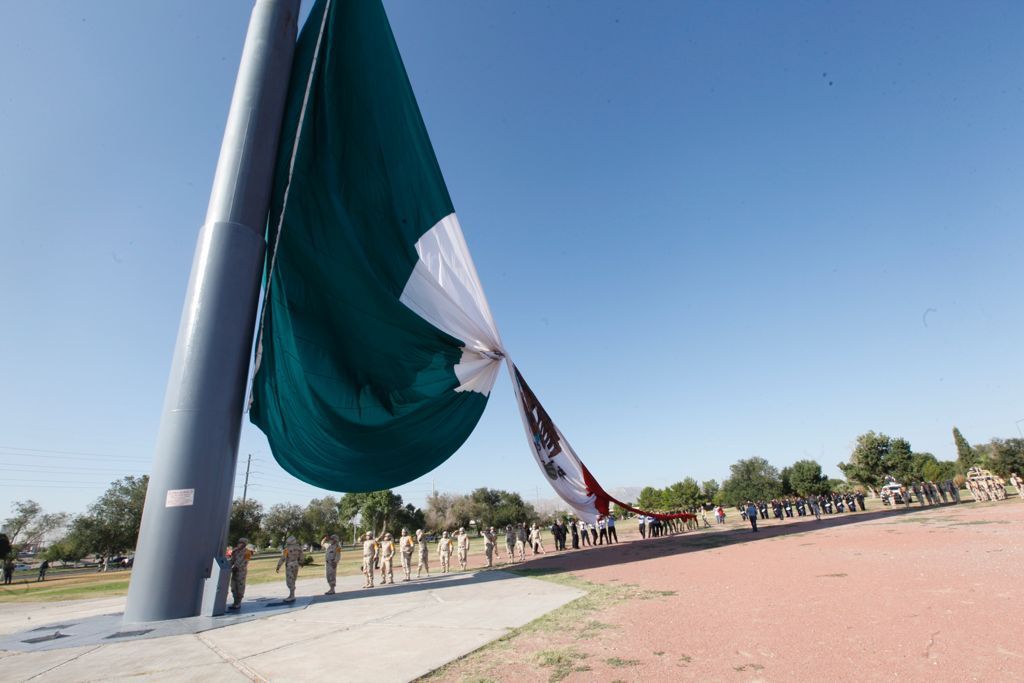 Realiza Armando Cabada Alvídrez el  ultimo izamiento de bandera de su administracion