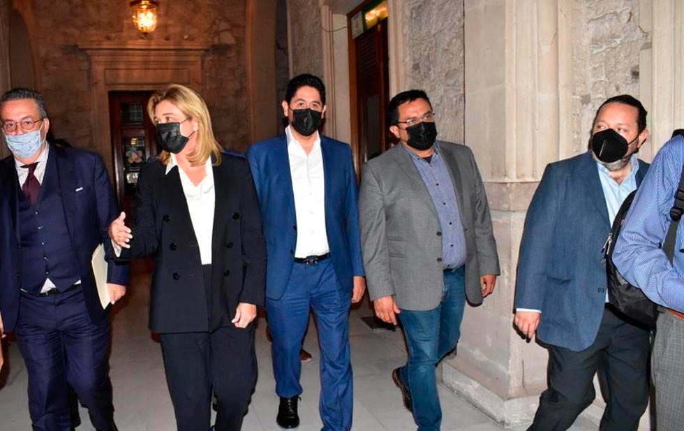 Recibe Maru Campos Administración estatal