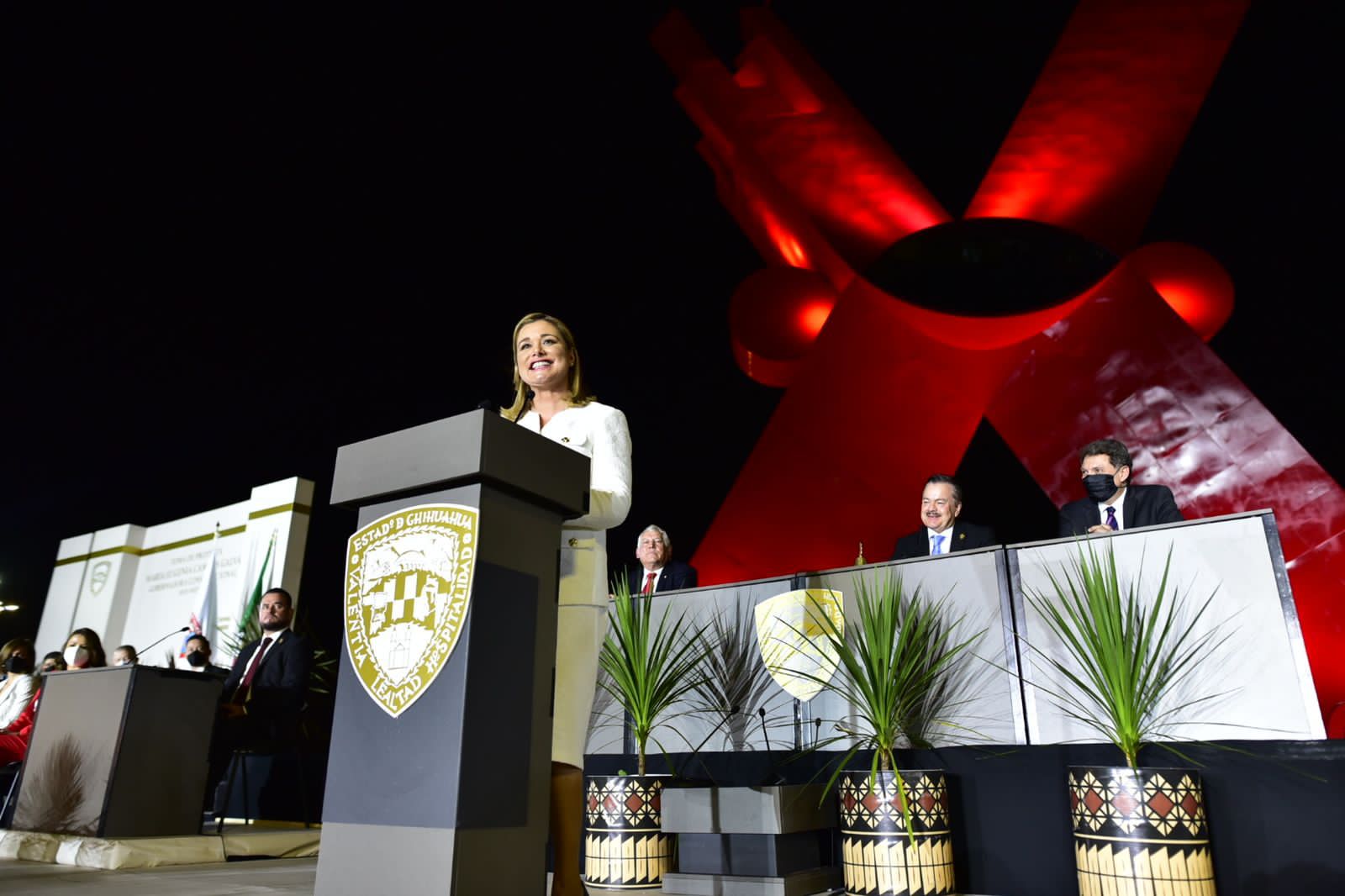 Iniciamos aquí nuestro gobierno por respeto y reconocimiento a miles de juarenses: Maru Campos
