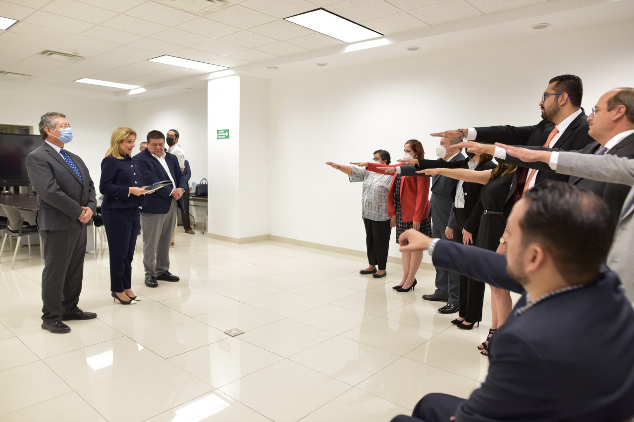 Toma protesta Maru Campos a representantes de gobierno estatal en Ciudad Juárez