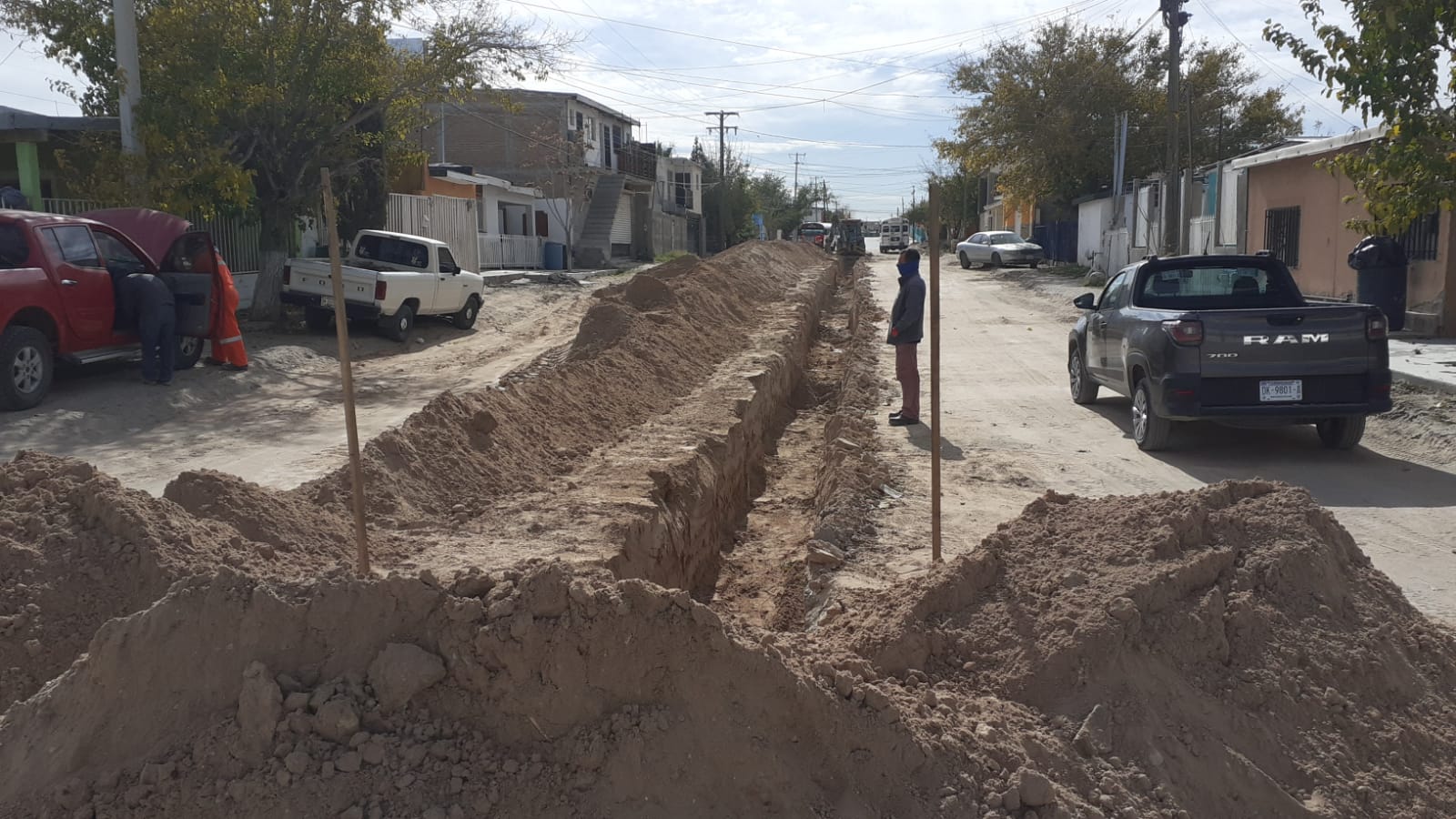 Prepara municipio introducción de líneas de agua y drenaje en vialidades que serán pavimentadas.