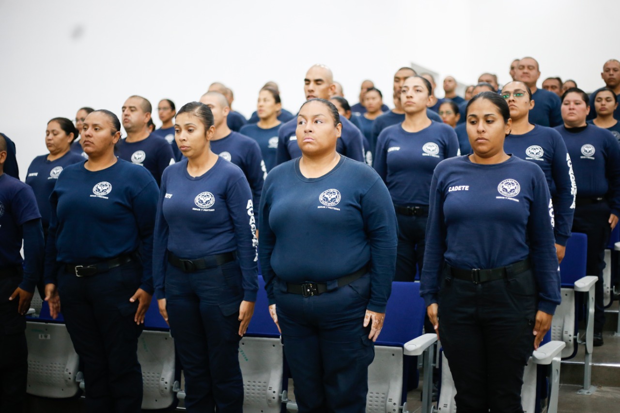 Entrega estado constancias a cadetes de la Academia de Policía por curso de ética y sentido de pertenencia.