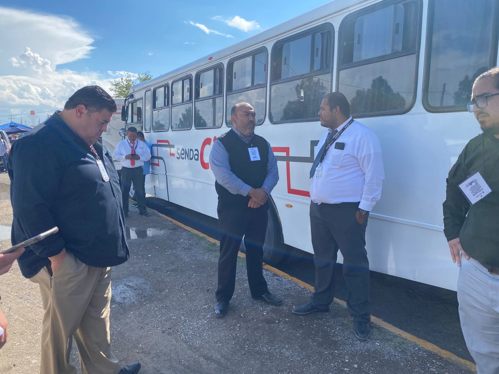 Realiza Ecología operativo para revisar engomado ecológico en transporte de personal.