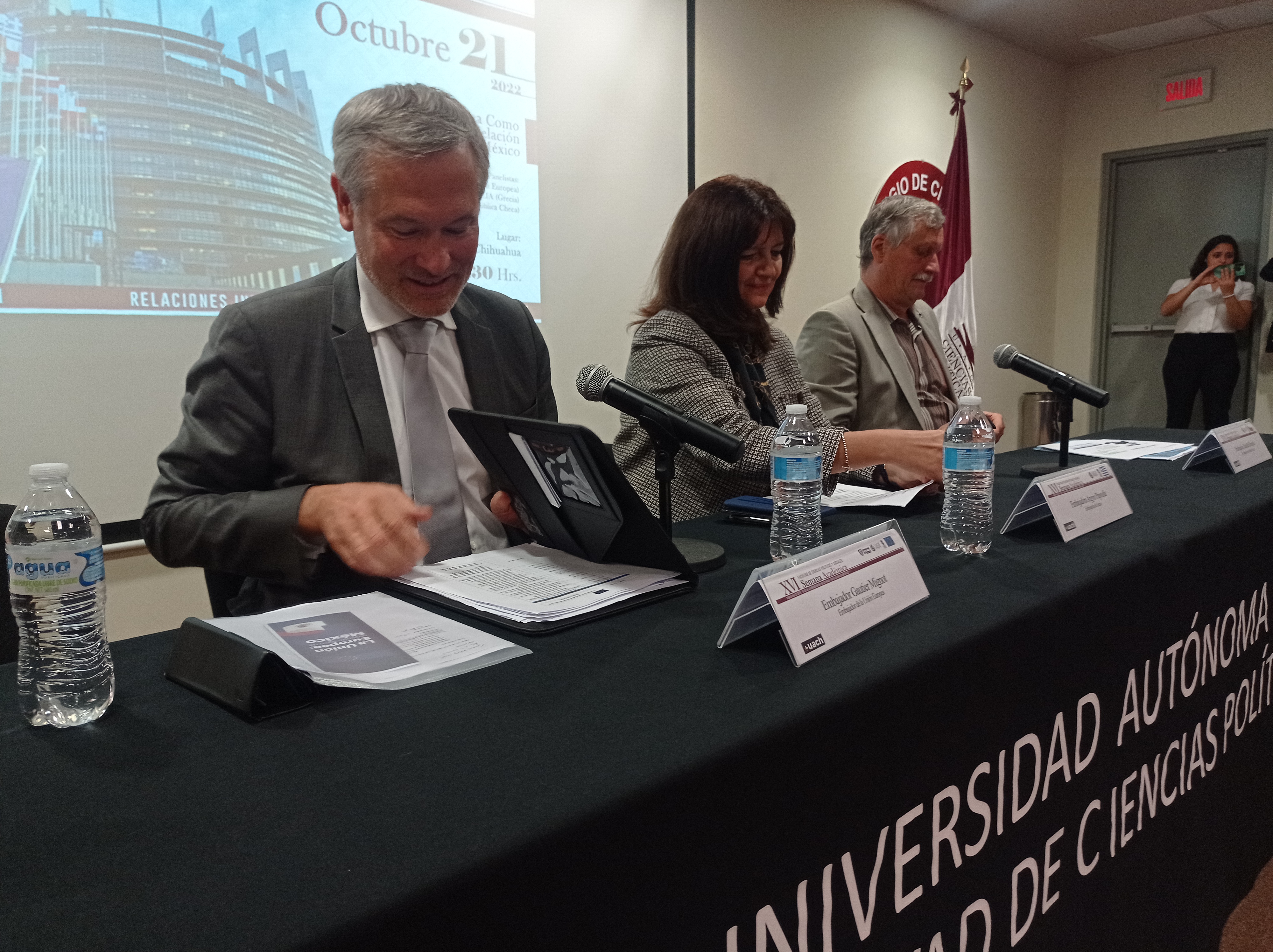 Culmina UACH con Semana Académica con la presencia de diplomáticos.