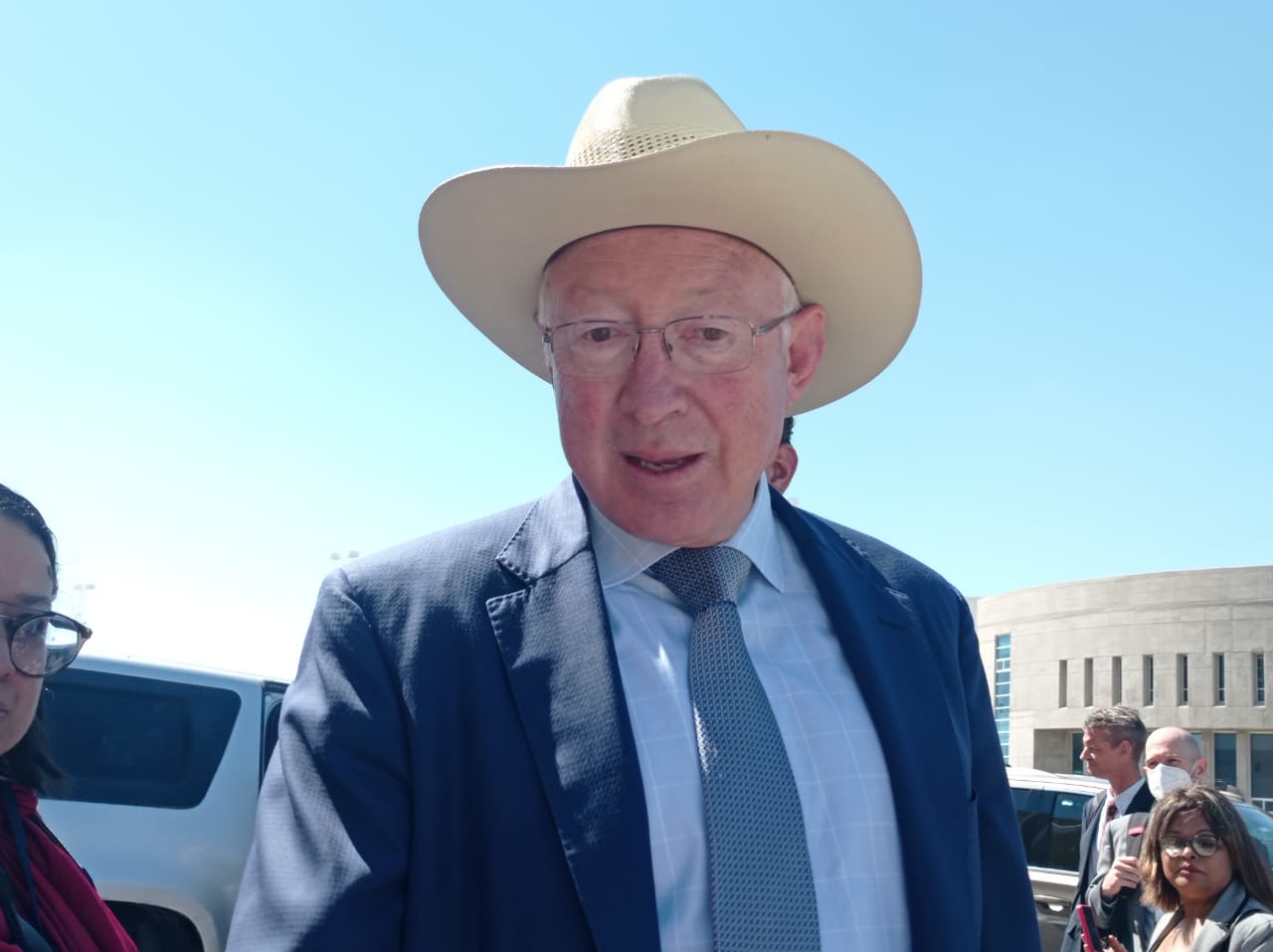 El combate a la delincuencia organizada debe ser con mayor fuerza: Embajador EU