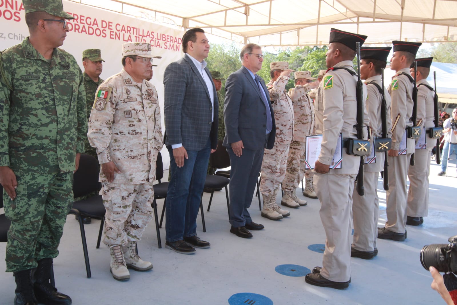 Encabeza Presidente Municipal ceremonia de liberación de Cartillas Militares