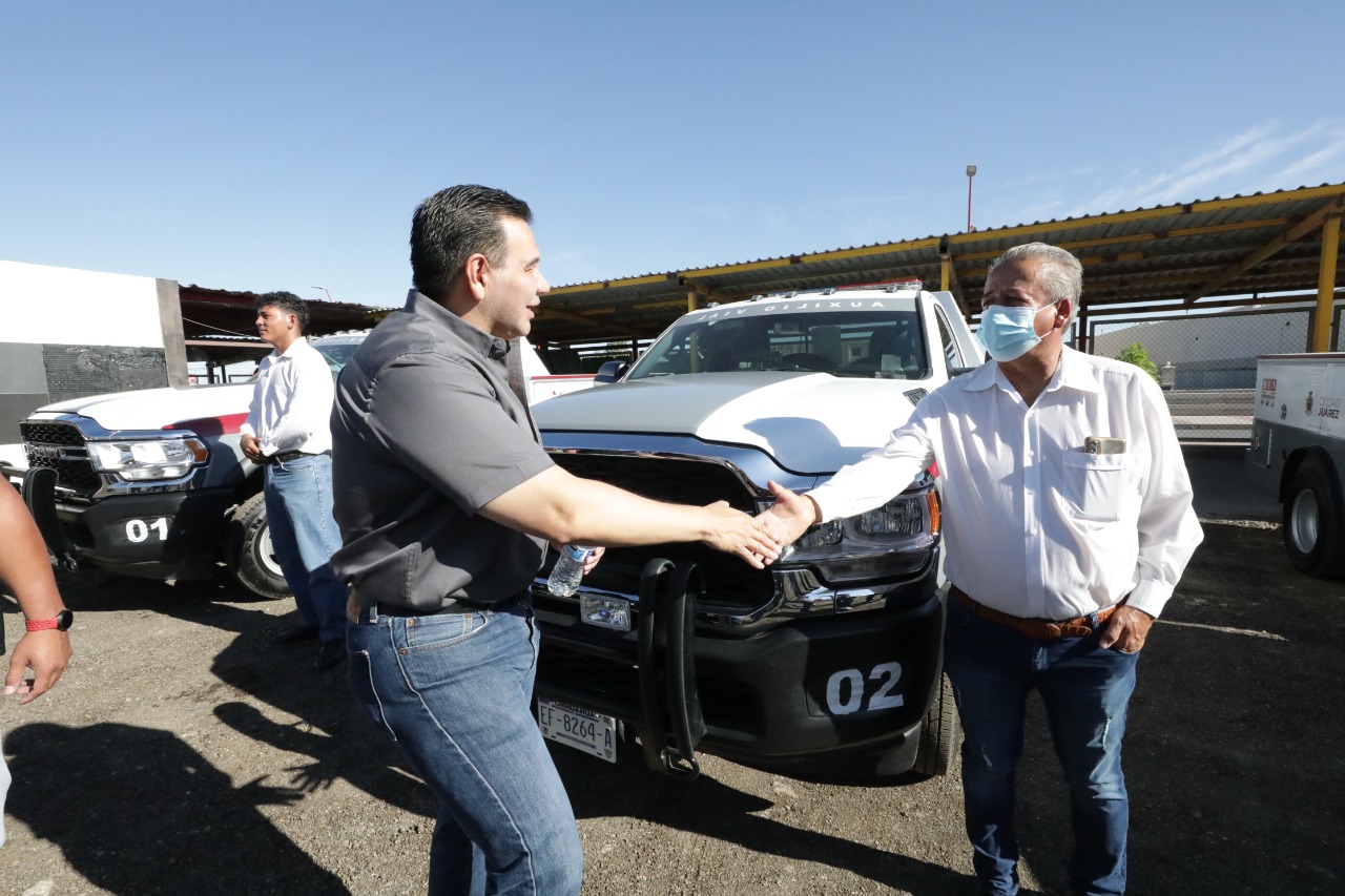 Entregan 10 nuevas camionetas equipadas para auxilio vial