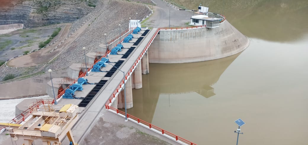 Realiza extracciones controladas en presa “El Granero” para reducir riesgo de inundación en Ojinaga