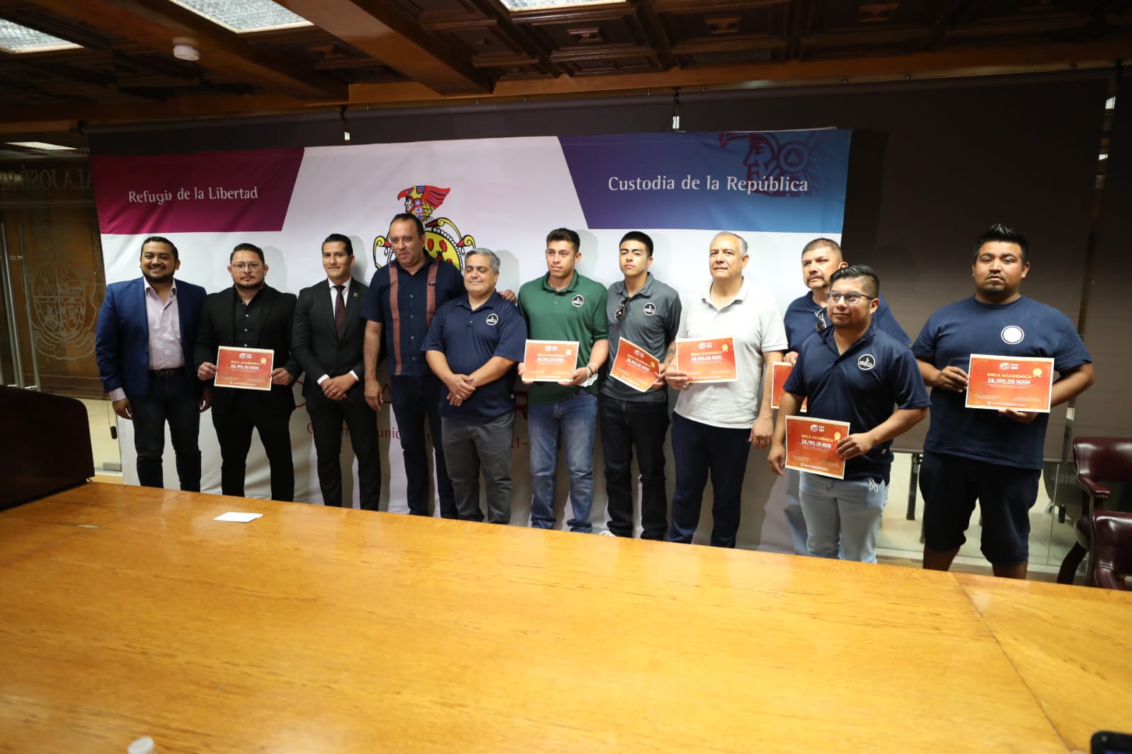 Otorgan becas a jóvenes en proceso de recuperación