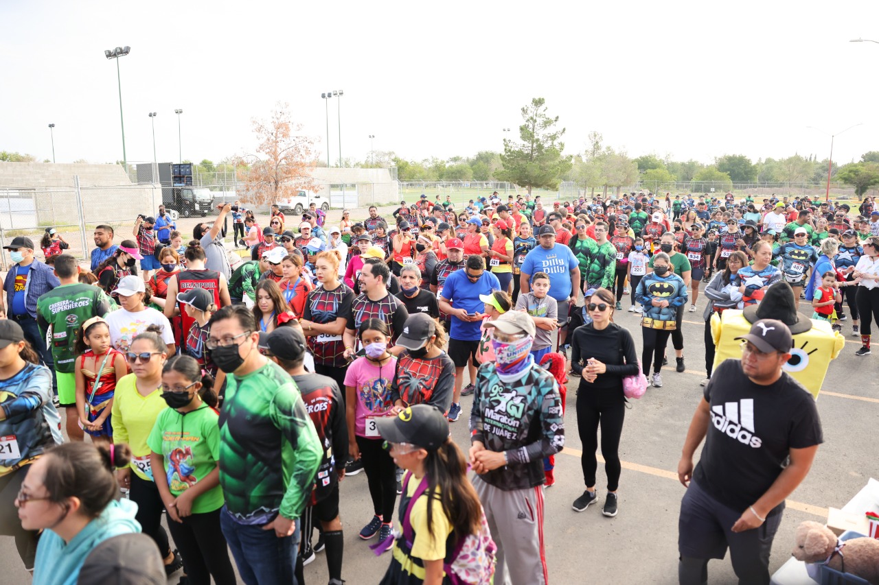 Presidenta del DIF marcó la salida en la Carrera de Superhéroes