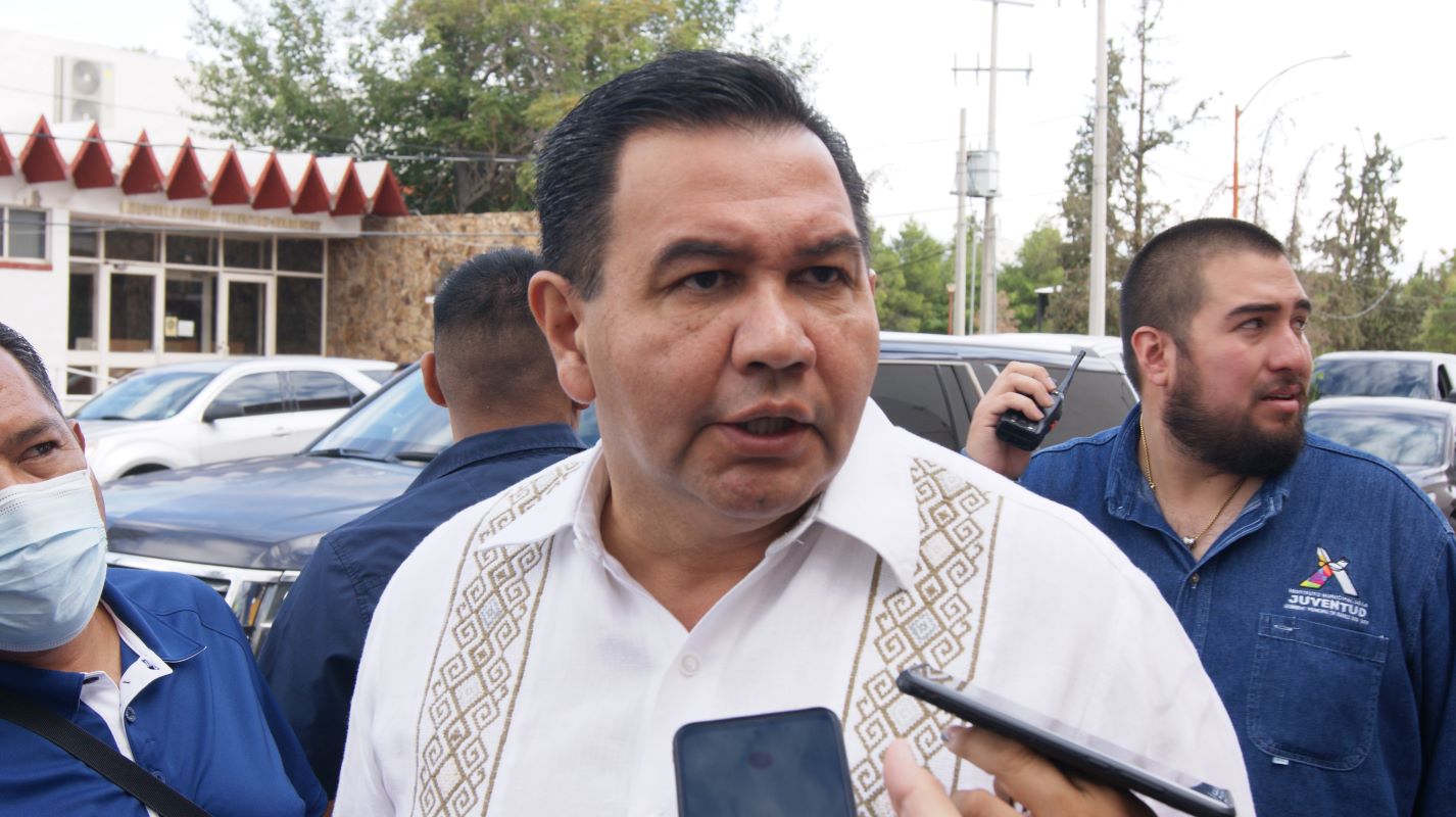 Advierte presidente municipal de cambios en el gabinete pasando el informe