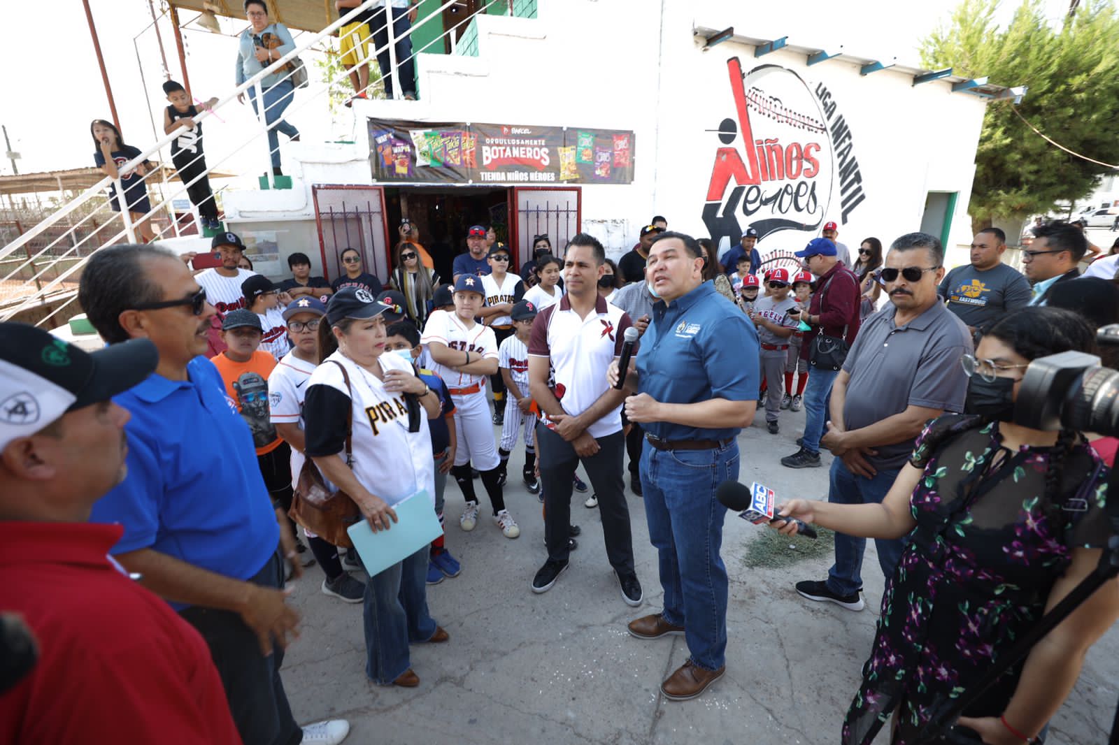 Inaugura Presidente Municipal sanitarios y área de aseo en campo de beisbol Niños Héroes