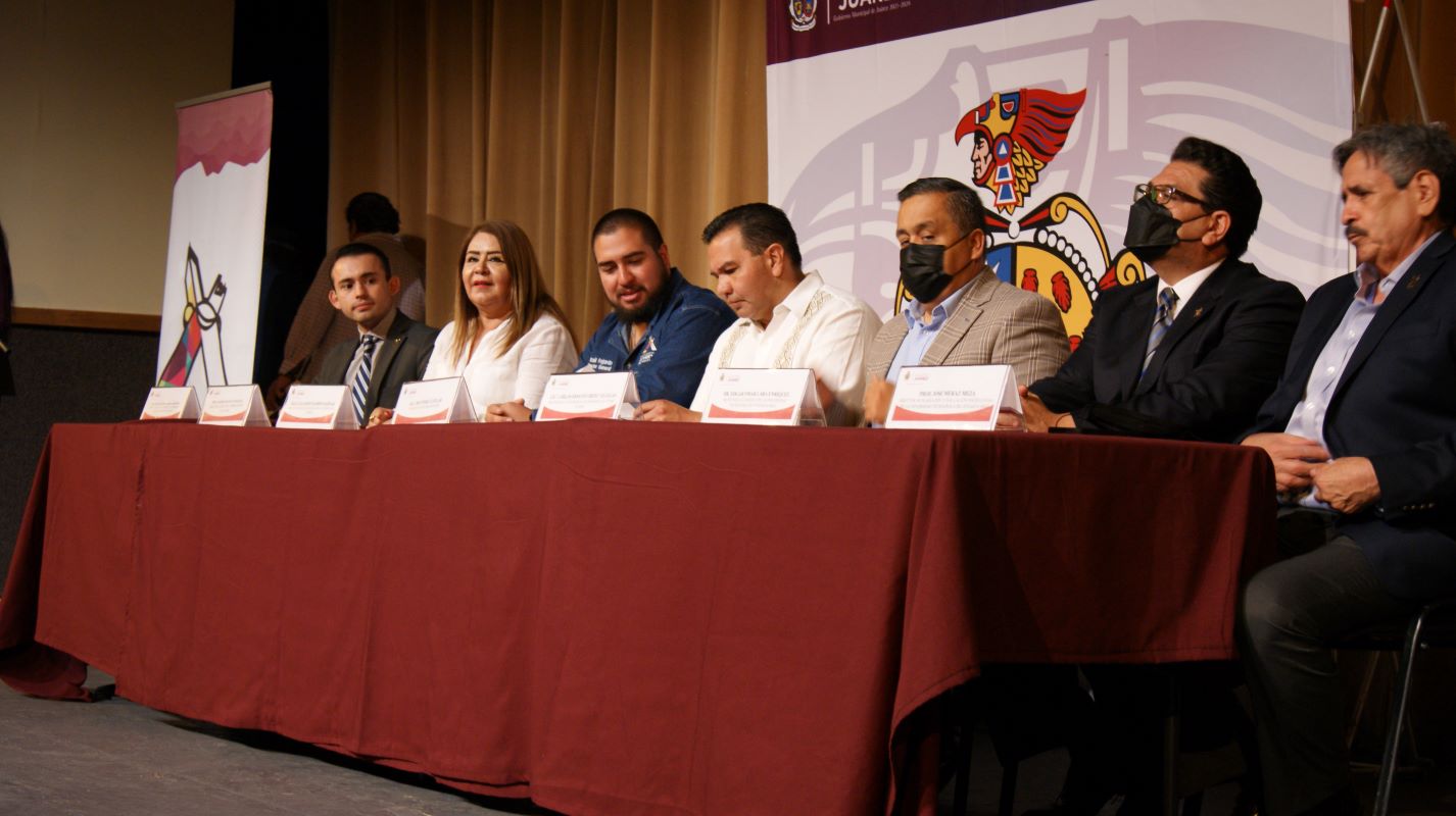 Completa municipio programas de becas para universitarios