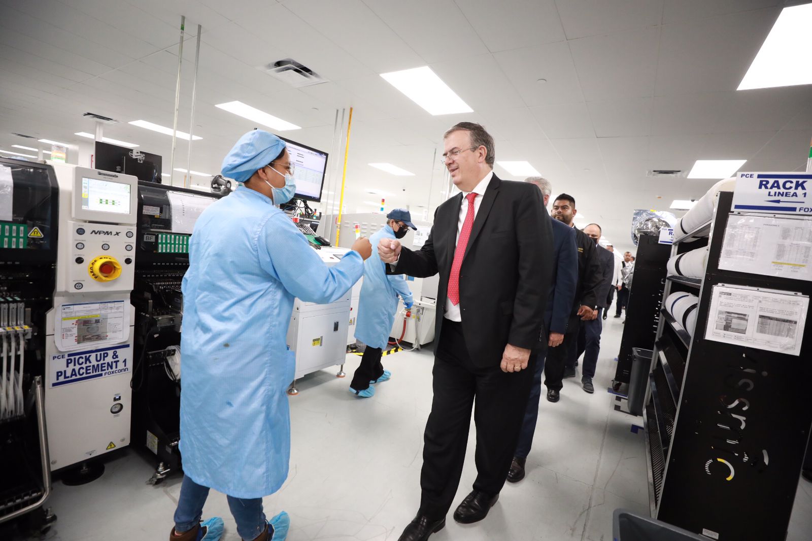 Acompañó Presidente Municipal al canciller Marcelo Ebrard a recorrido en empresa maquiladora