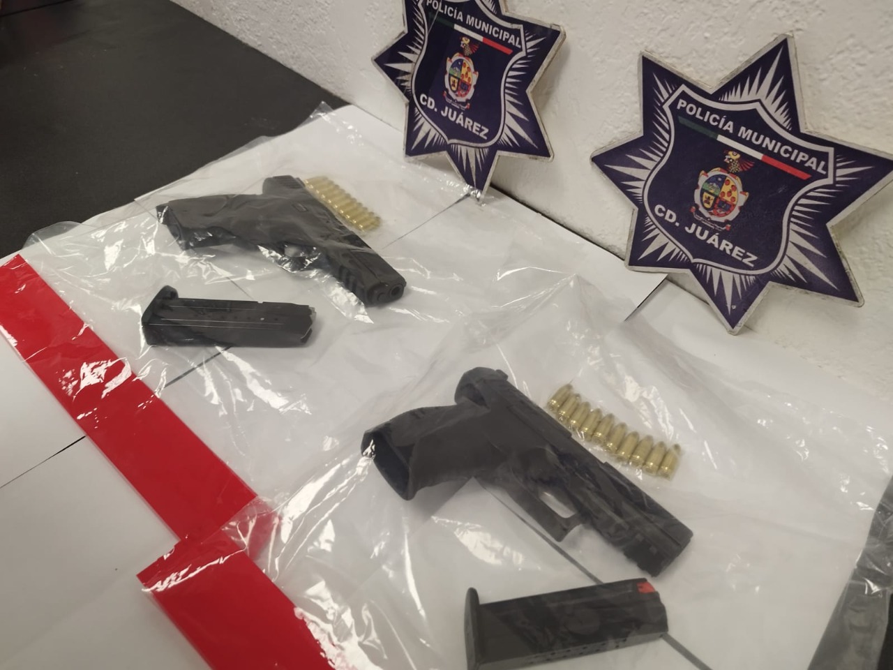 Detienen a un sujeto y un adolescente en posesión de dos armas de fuego