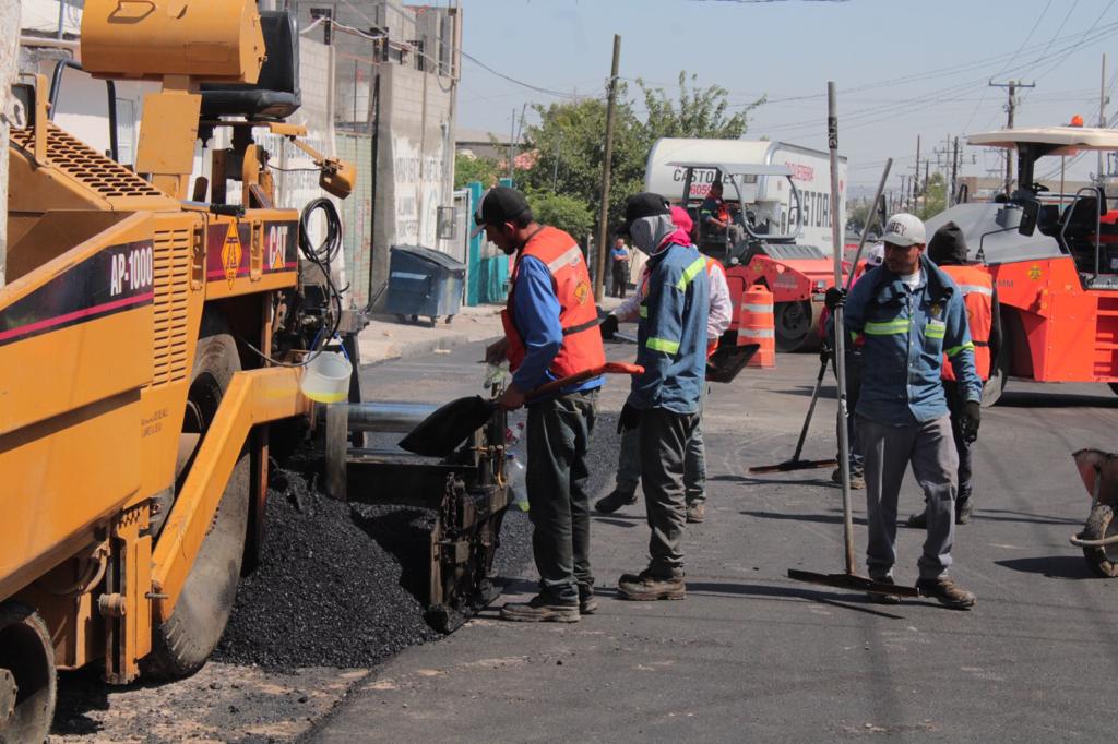 Repara Obras Públicas vialidades con trabajos de bacheo