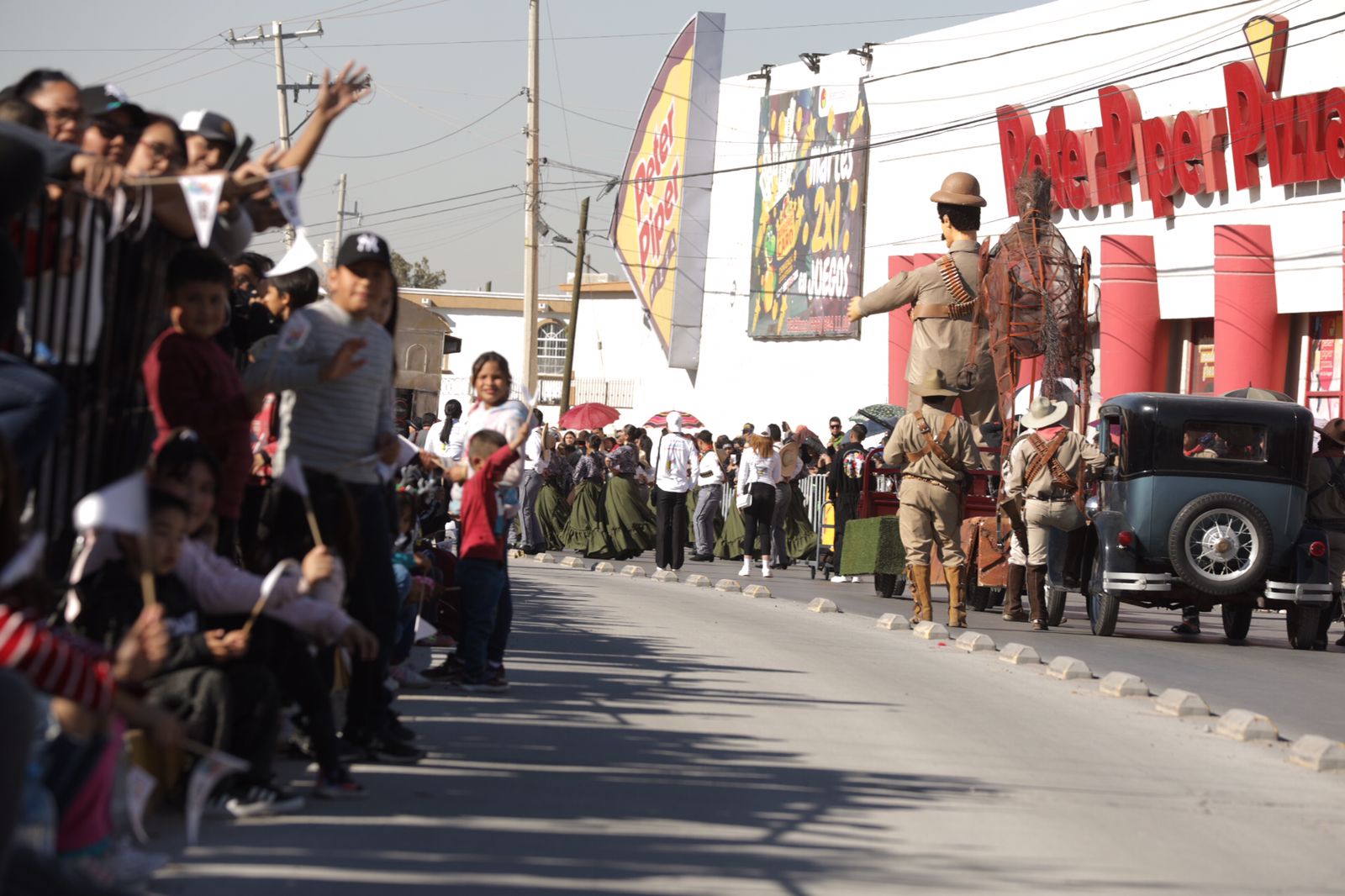 Todo un éxito primer Gran Desfile Conmemorativo de Ciudad Juárez