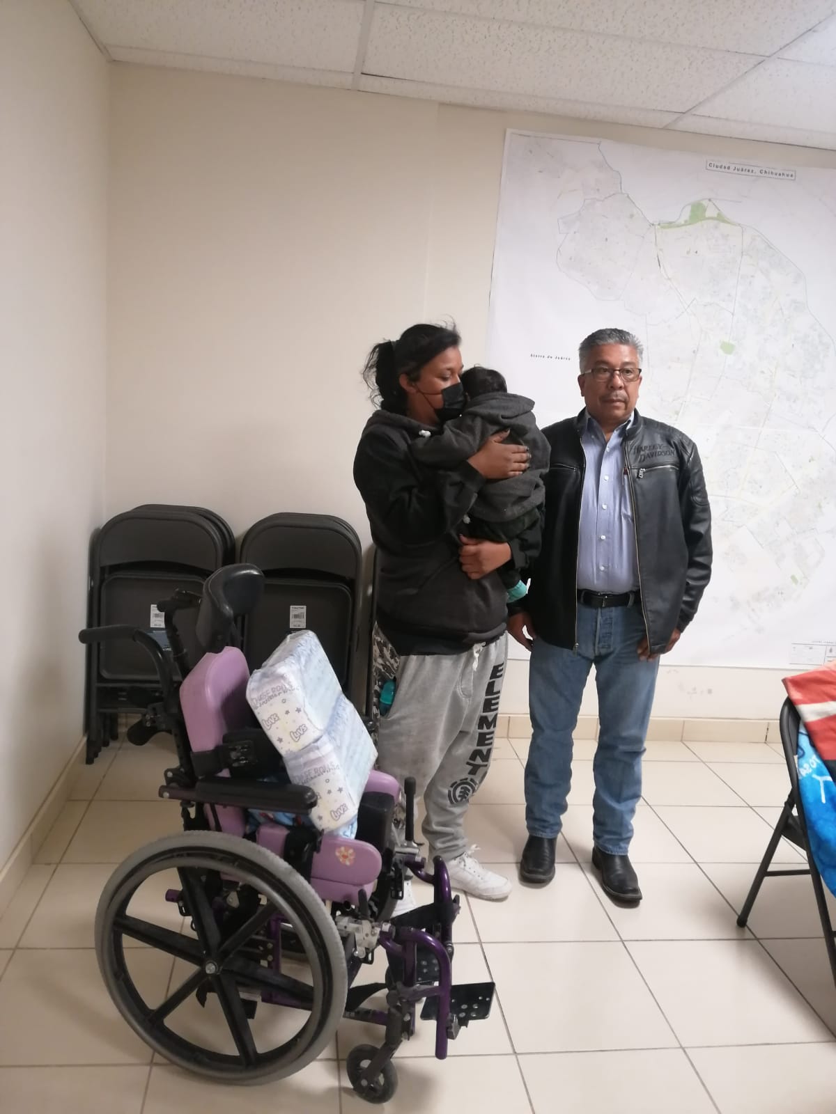 Gestiona Comité Vecinal silla de ruedas para niño
