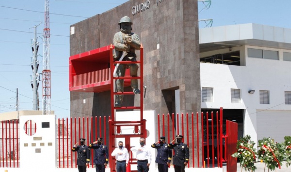 Otorgarán becas a hijos de bomberos