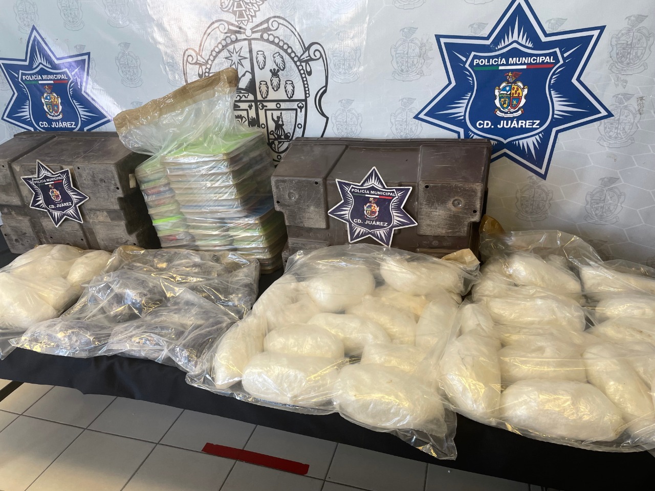 Aseguran policías municipales 45 kilos de cristal y detienen una mujer