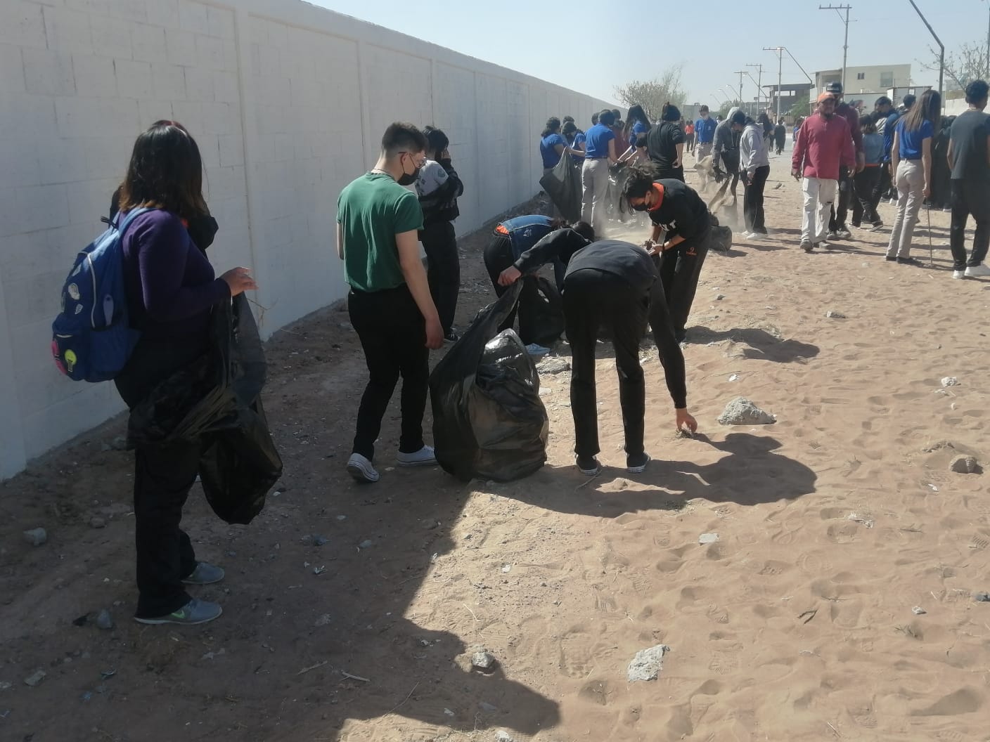 Estudiantes de bachilleres 9 se unieron a operativo de limpieza  