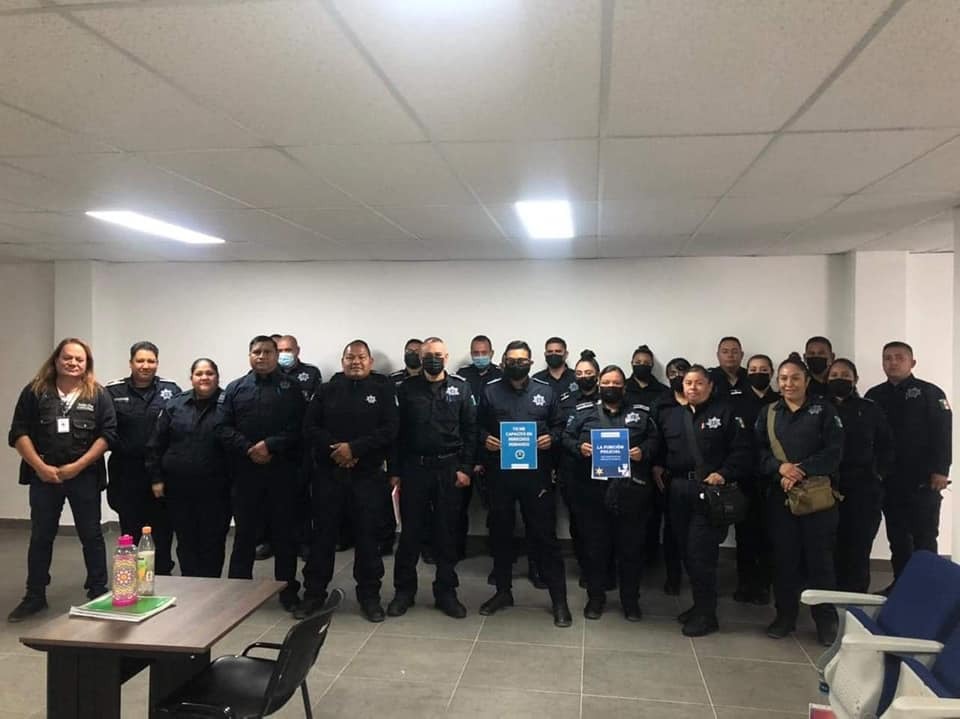 Capacitan a policías de cómo actuar para respetar los derechos humanos