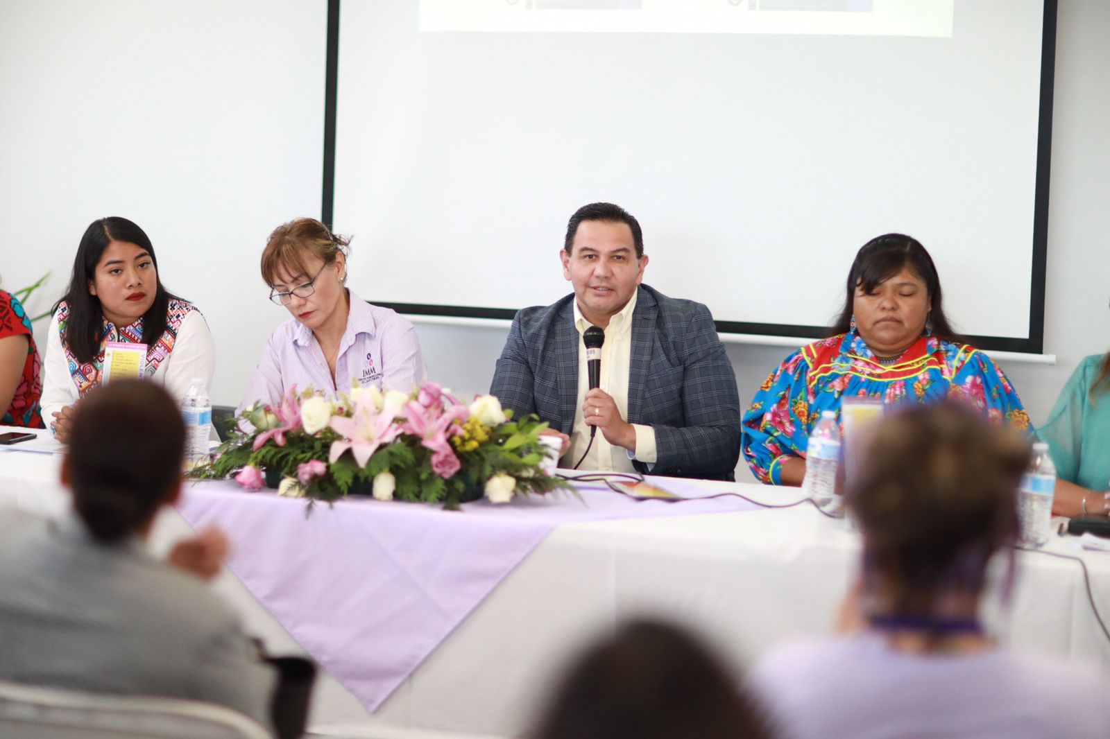 Traducen materiales de prevención de violencia al Raramuri y Chinanteco