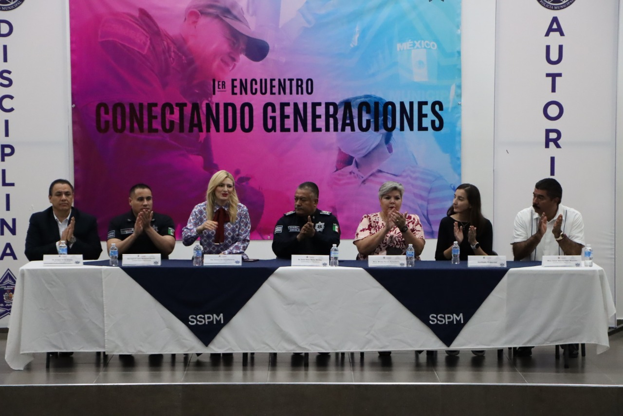 Refuerzan Comunicación con padre e hijo de policías