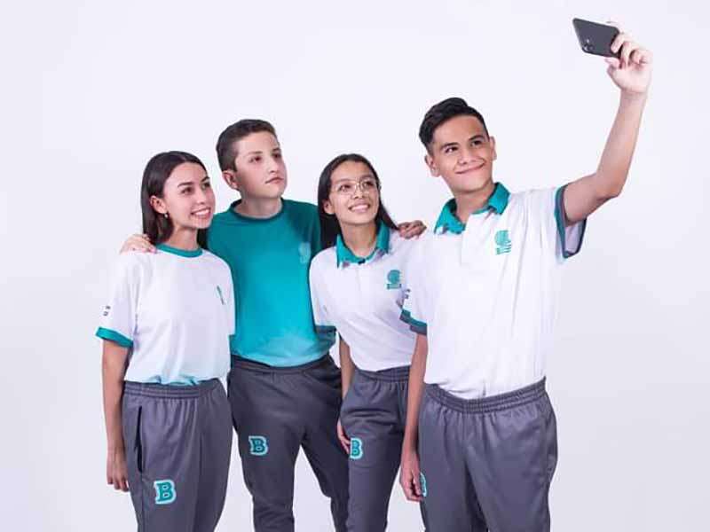 Decide gobierno del estado no cambiar uniformes en bachilleres por el momento