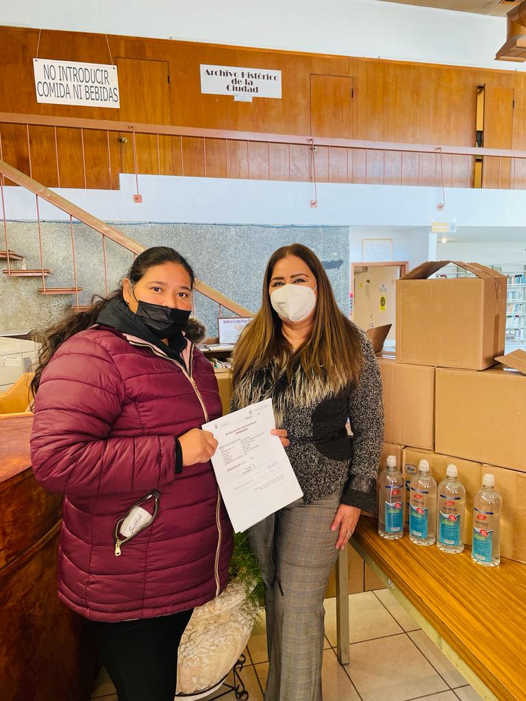 Continúa gobierno municipal con distribución de gel antibacterial en escuelas