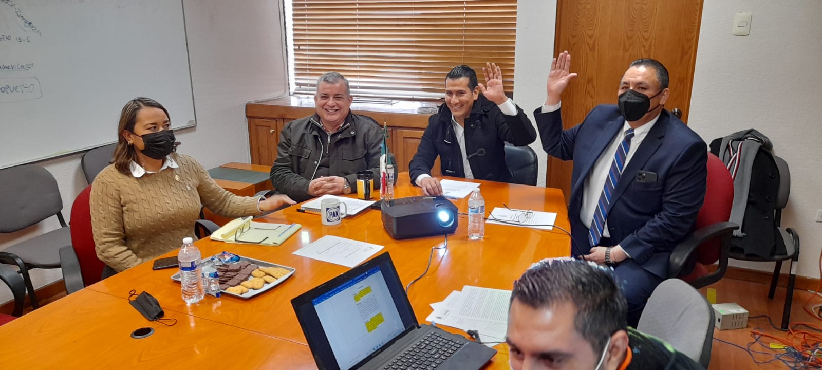 Normaran colores  institucionales de gobierno, que no se vinculen a partidos