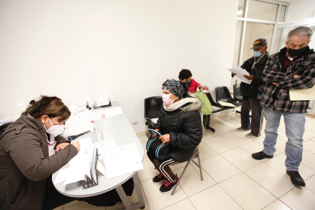 Entrega Desarrollo Social tarjetas de INAPAM por cita y presenciales