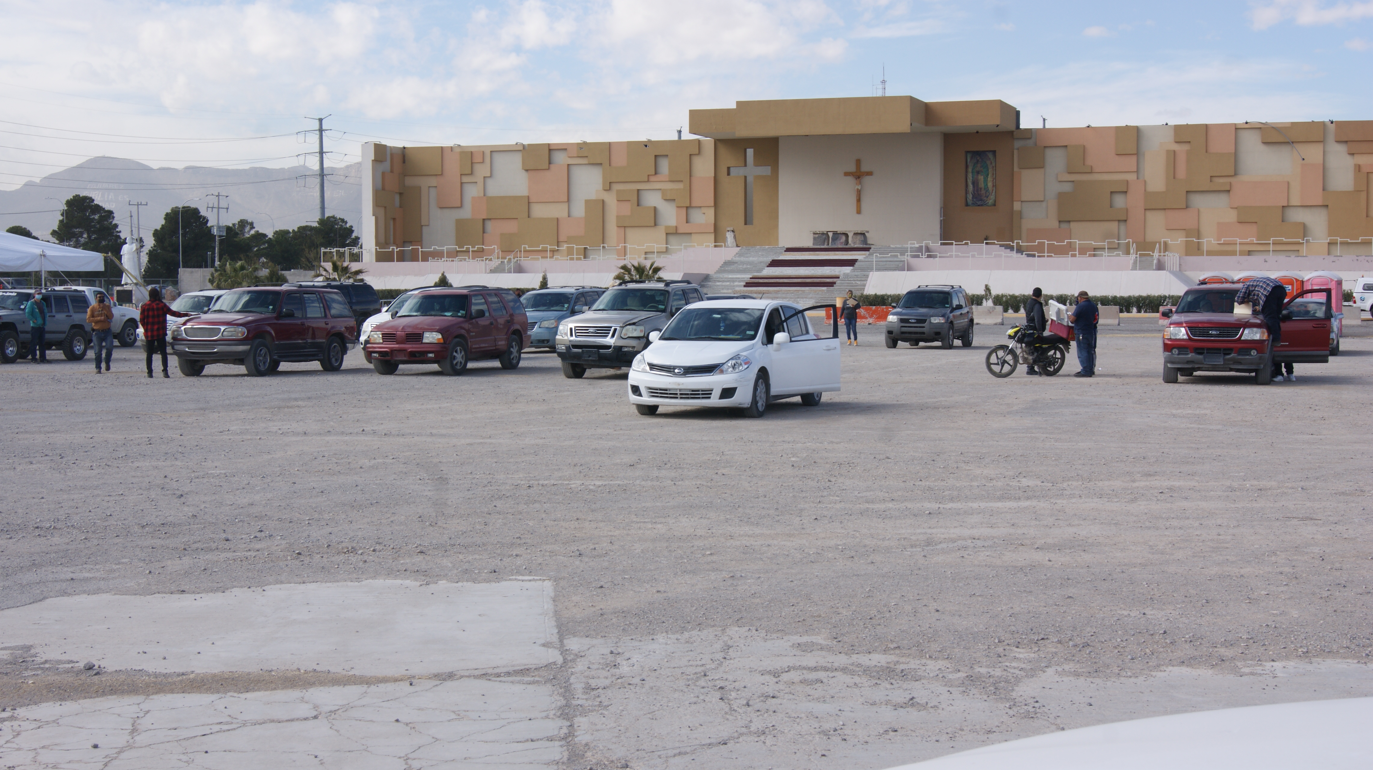 Centros Comunitarios para regularización de vehículos seguirán abiertos: Presidente Municipal