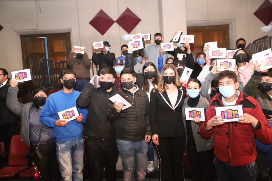 Impulsan comerciantes y DIF Municipal a los alumnos de los CASEF